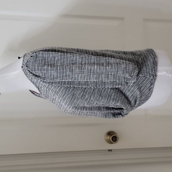 W5 Size L Black & White Textured Twist Front Top, Excellent Used Condition - Picture 4 of 13